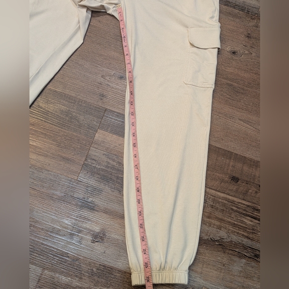 Vuori Boyfriend Cargo Sweatpant Milkweed Heather Sz Small - Picture 16 of 16